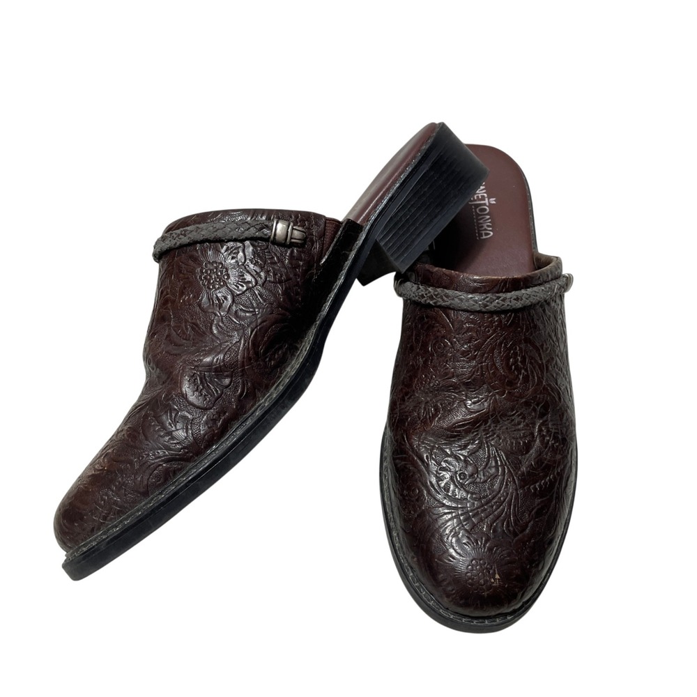 Minnetonka 9.5 Tooled Floral Leather Mules 1 1/4‎ Heel Braided Strap Brown